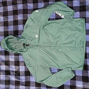 CLEANING. Listing to be edited and back online soon.